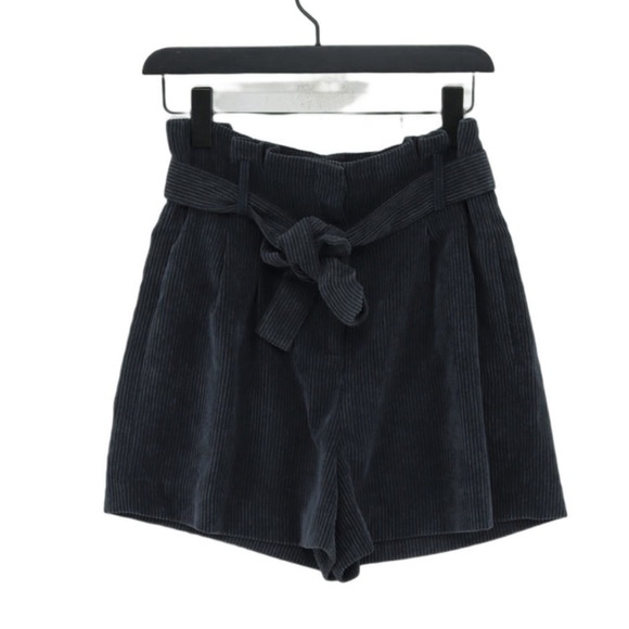 Women Zara Sz US 4 Paper Bag Fit denim black shorts with belt - Picture 2 of 6